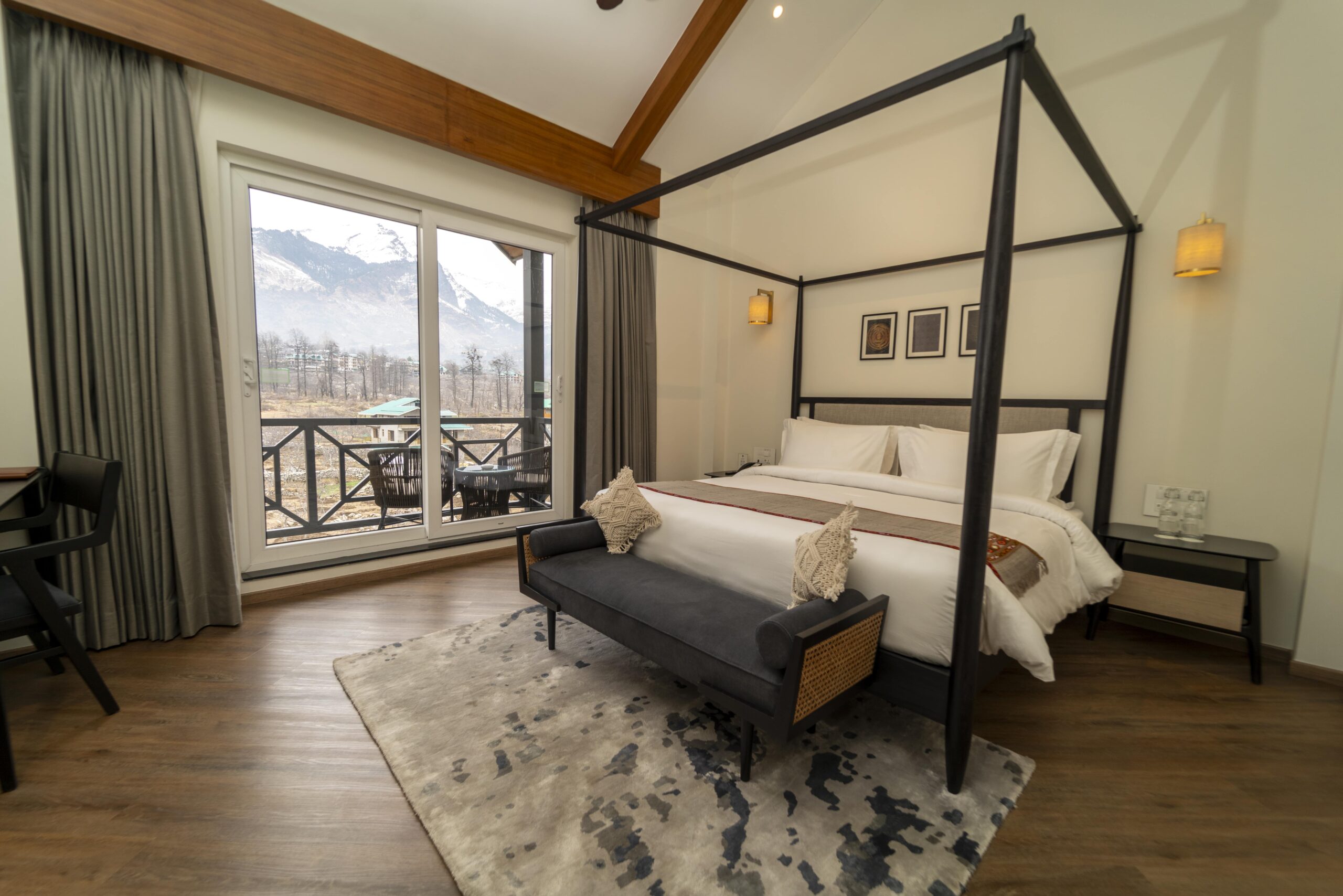 Classic Gold Room (1)-min