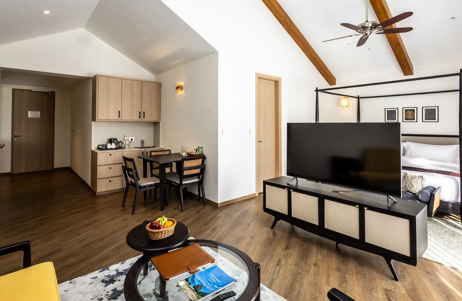 SUITE_IMAGE_74f4fb4d